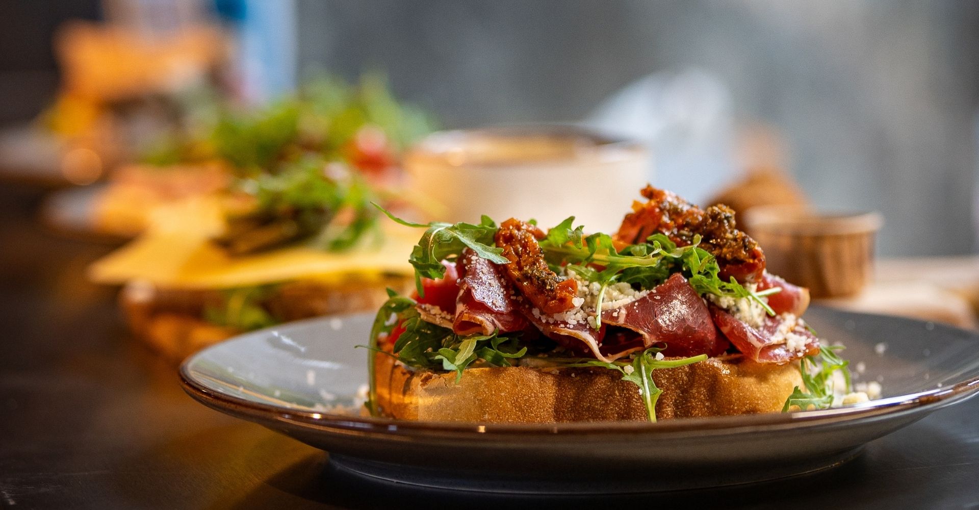 Brioche Ribeye geserveerd bij RNGRZ Alkmaar